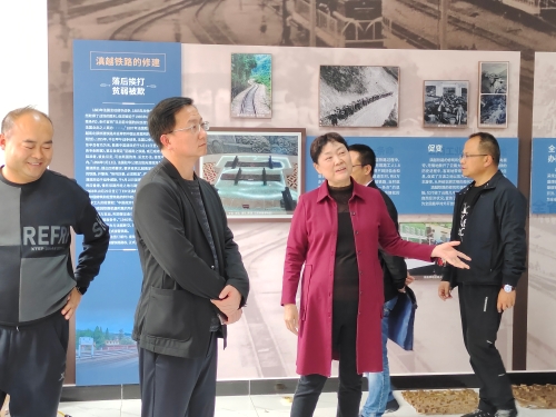 市委社会工委对滇米火车站社区亲民化改造进行验收图片三