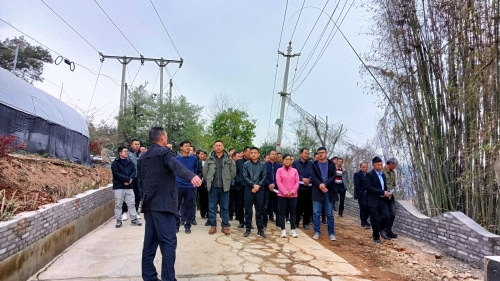 刘书记介绍情况
